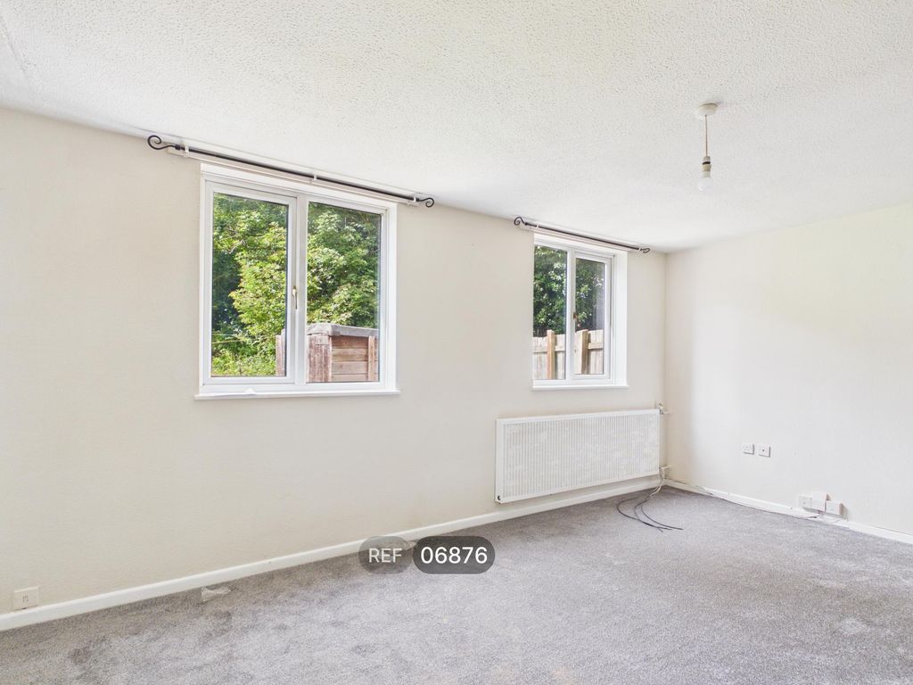 Property photo 3 of 15 Living Room