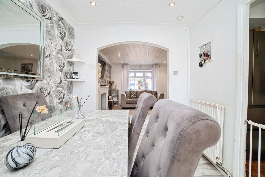 Property photo 2 of 28 Pbox-Img.Jpg