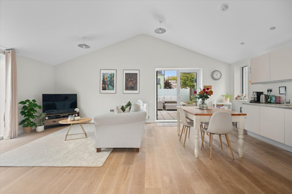 Property photo 3 of 17 Image