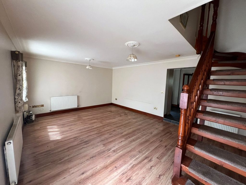 Property photo 2 of 17 Picture No. 13