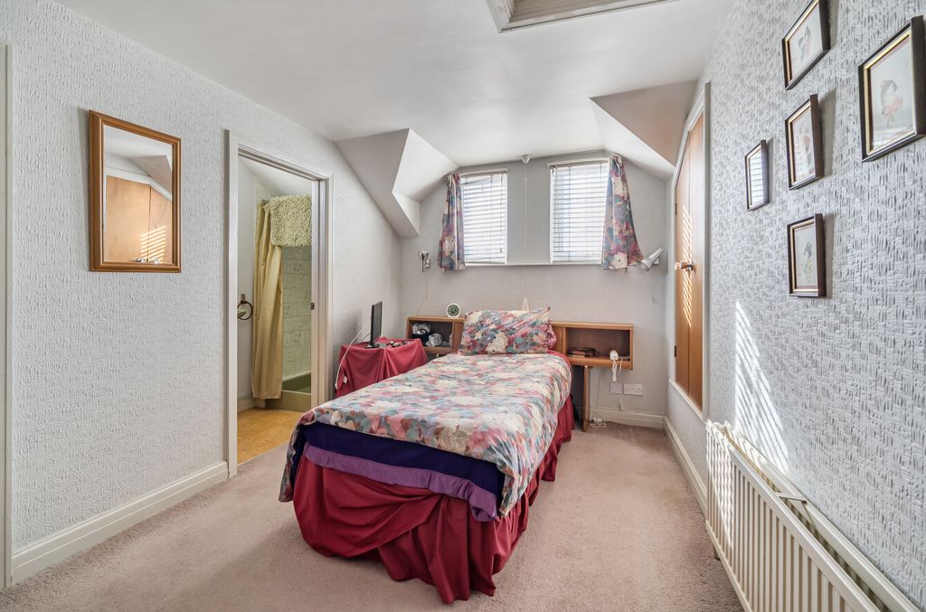 Property photo 3 of 20 1373915-16-6900d0...