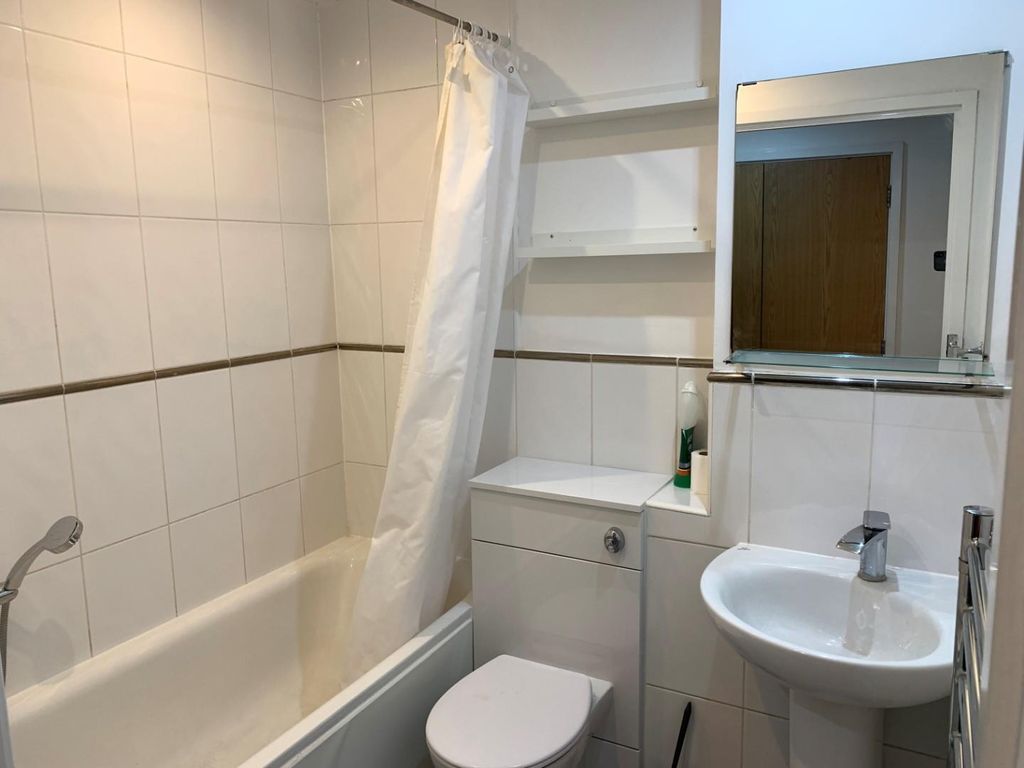 Property photo 3 of 6 Bathroom 1.Jpg