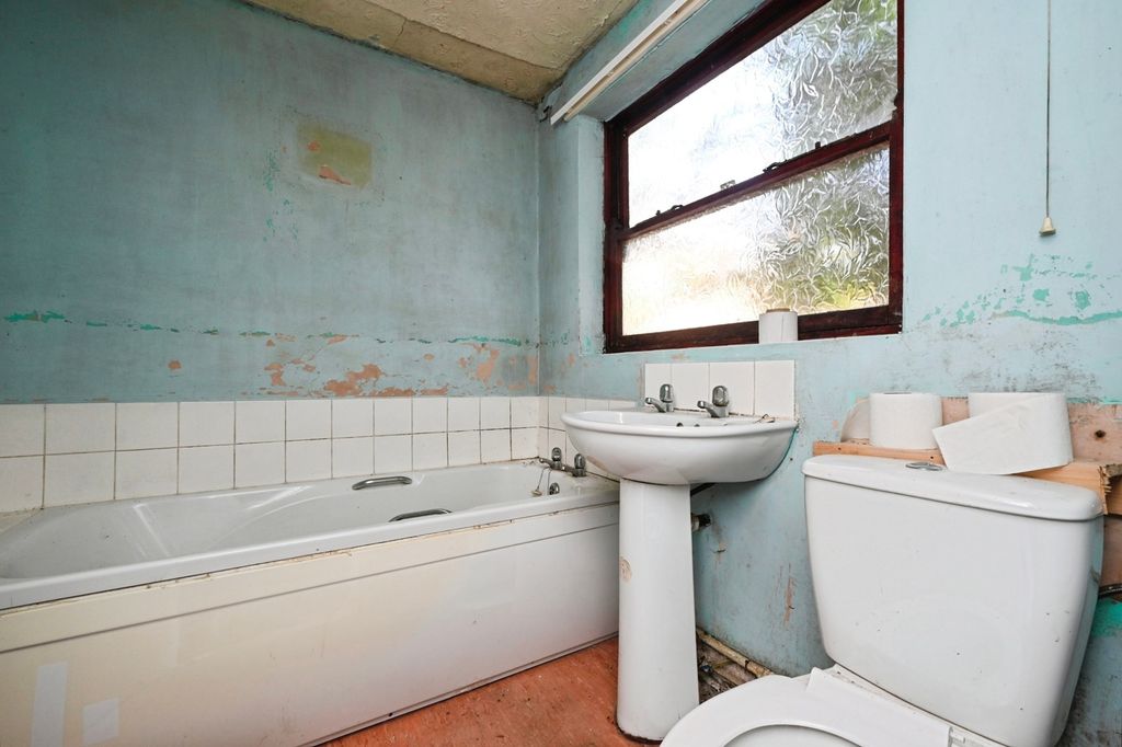 Property photo 2 of 17 Photo