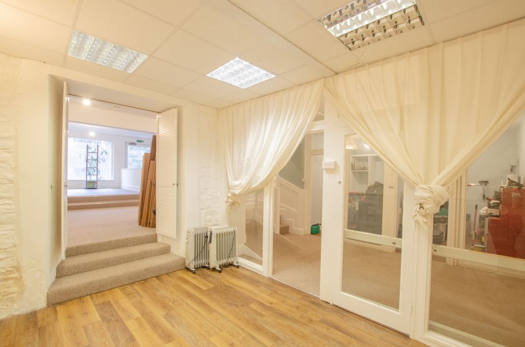 Property photo 3 of 18 85 Fore Street Bodmin 01208 74182-08