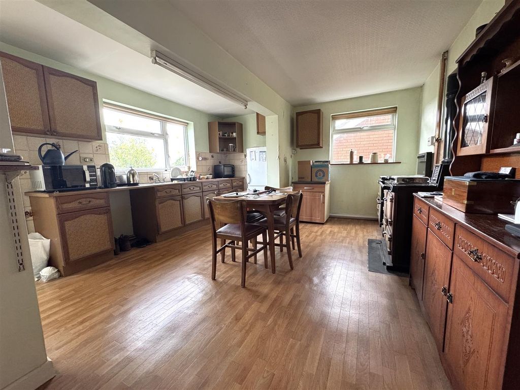 Property photo 3 of 27