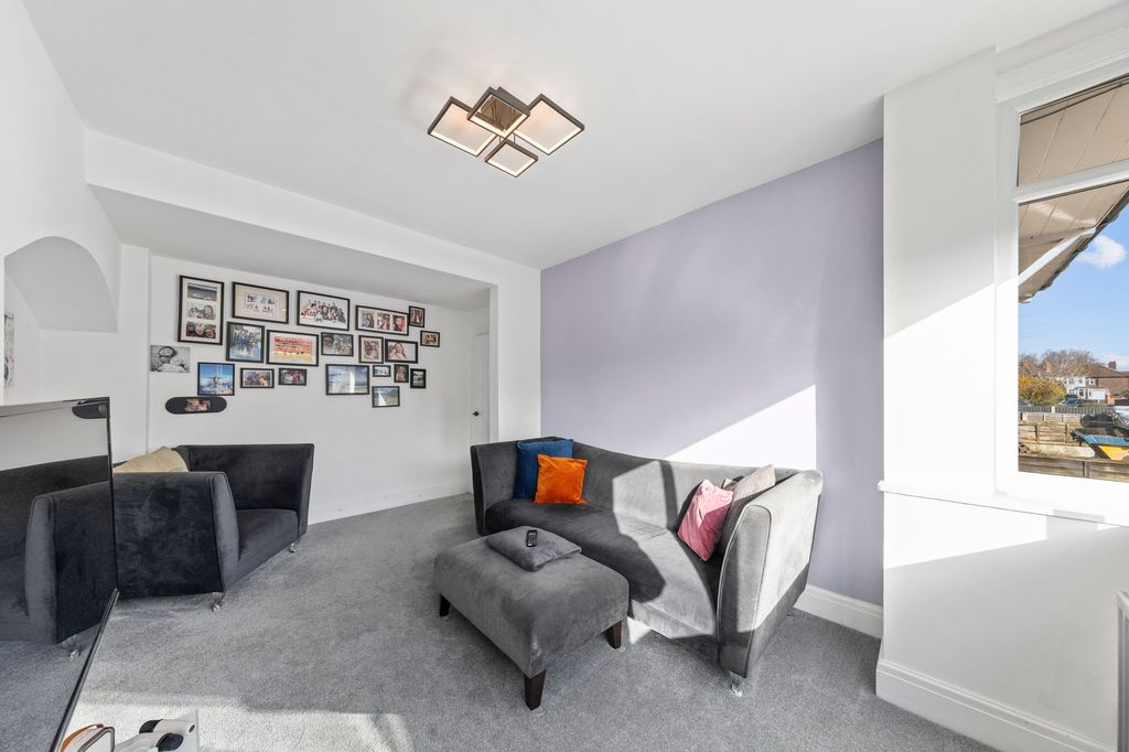 Property photo 3 of 24