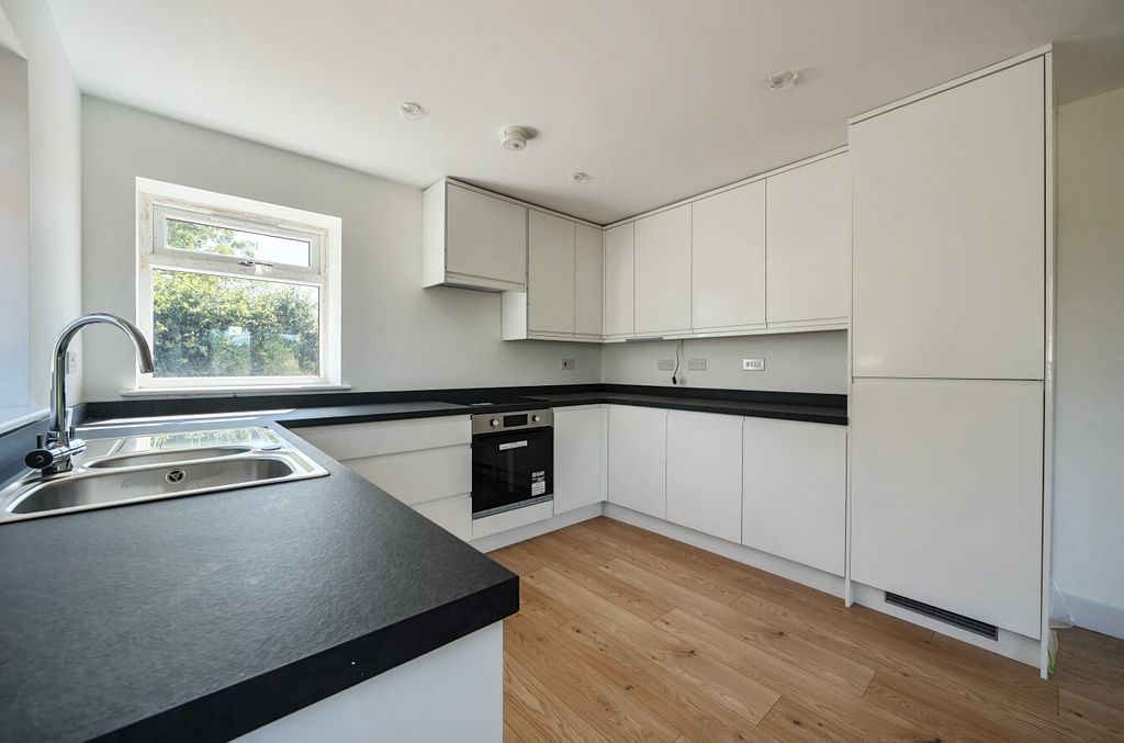 Property photo 2 of 11 1303880-4-6877d91...