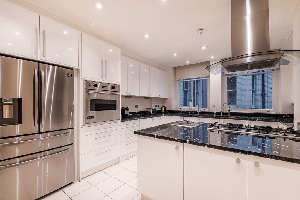 Property photo 3 of 15 Kitchen