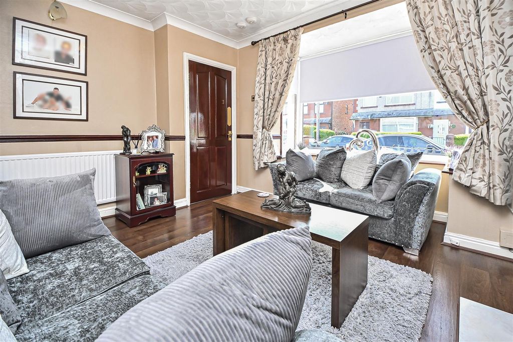 Property photo 3 of 25 36 Lowood Street Lounge (1).Jpg