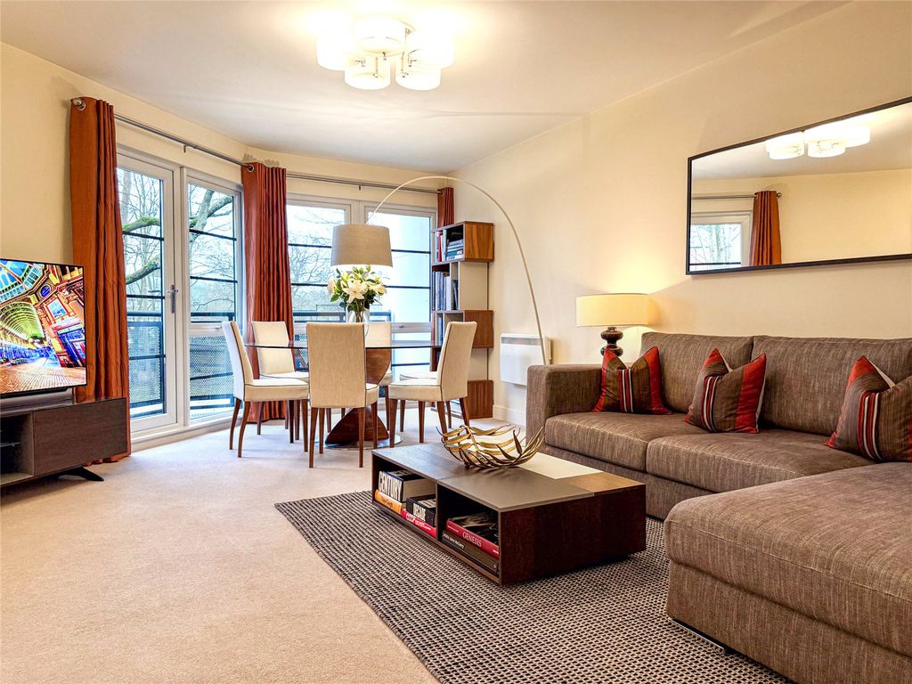 Property photo 2 of 18 Picture No. 24