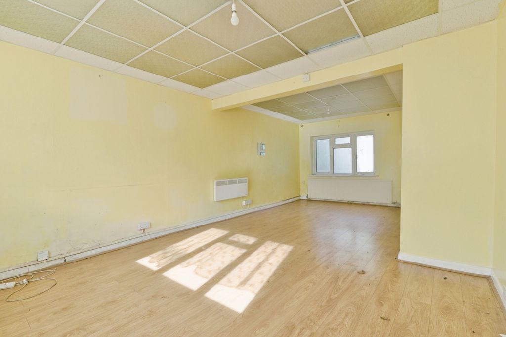 Property photo 3 of 21 Pbox-Img.Jpg