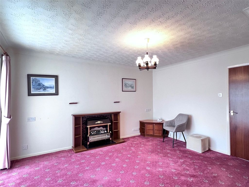 Property photo 3 of 10 Lounge