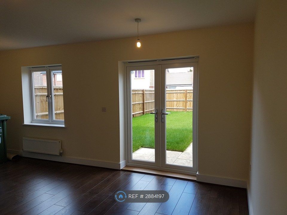 Property photo 3 of 16 Living Room
