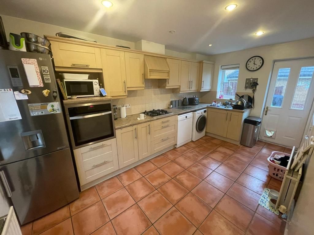 Property photo 3 of 7 Kitchen