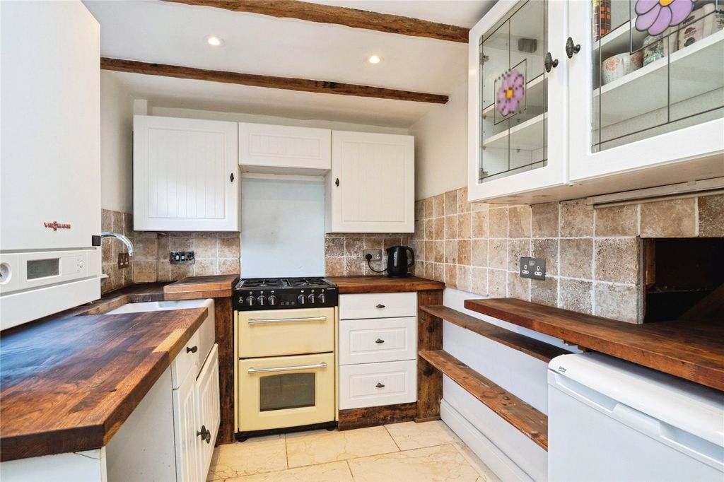 Property photo 3 of 17 Kitchen