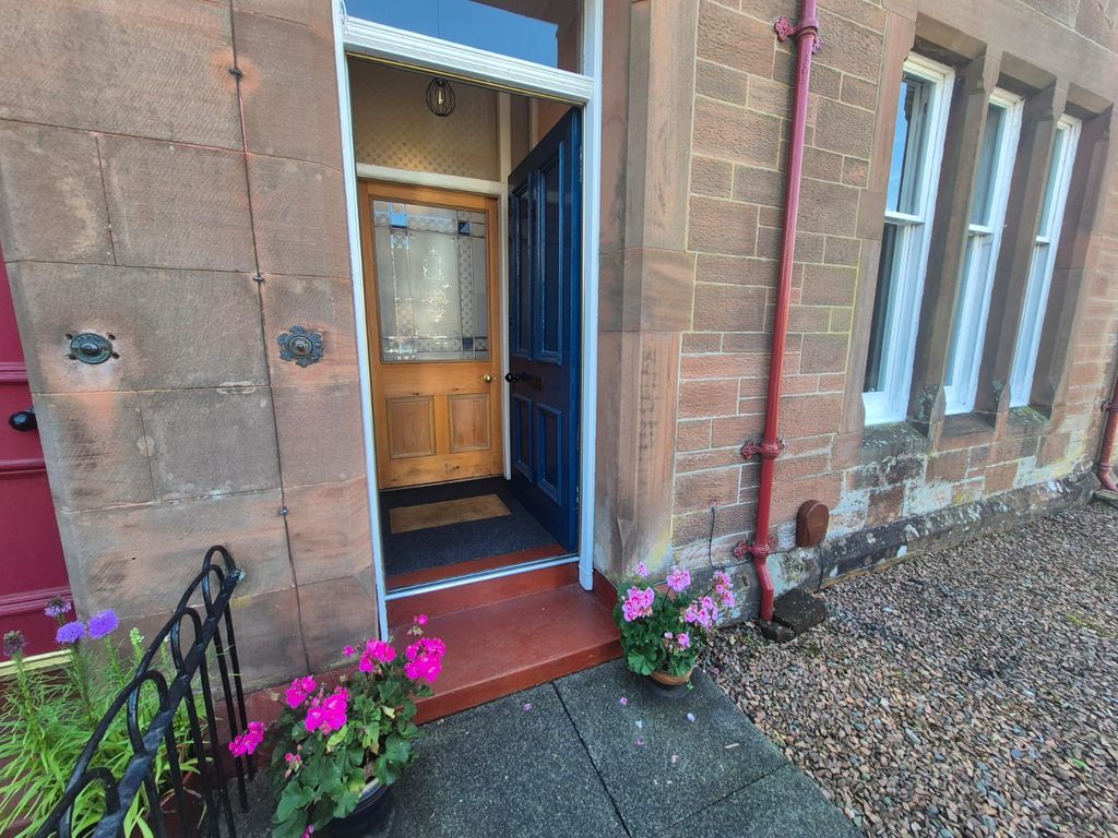 Property photo 2 of 25
