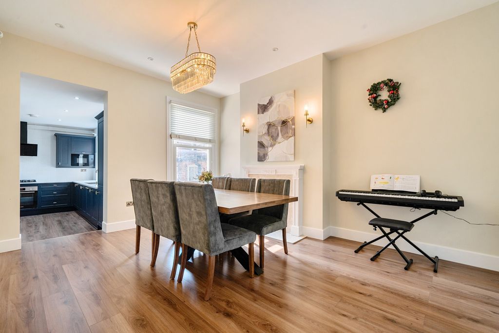 Property photo 2 of 23 Dinning Room