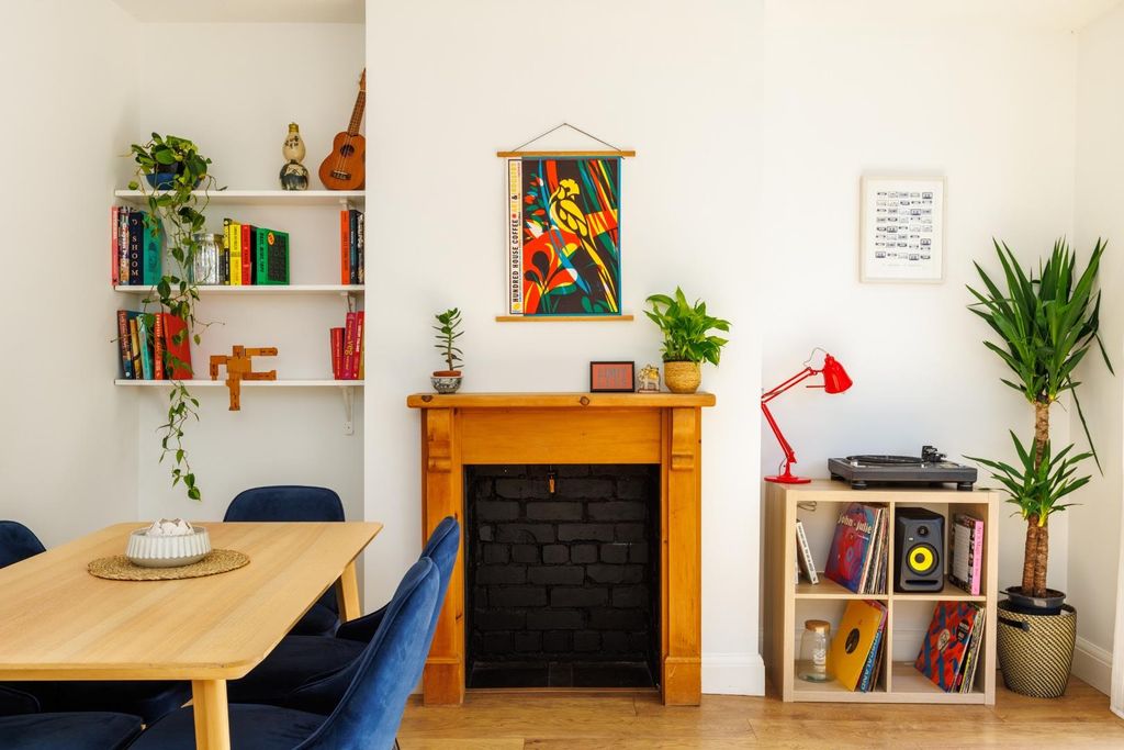 Property photo 3 of 36 81 Teewell Ave-14.Jpg