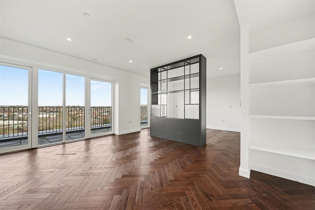 Property photo 1 of 17 D-07-03