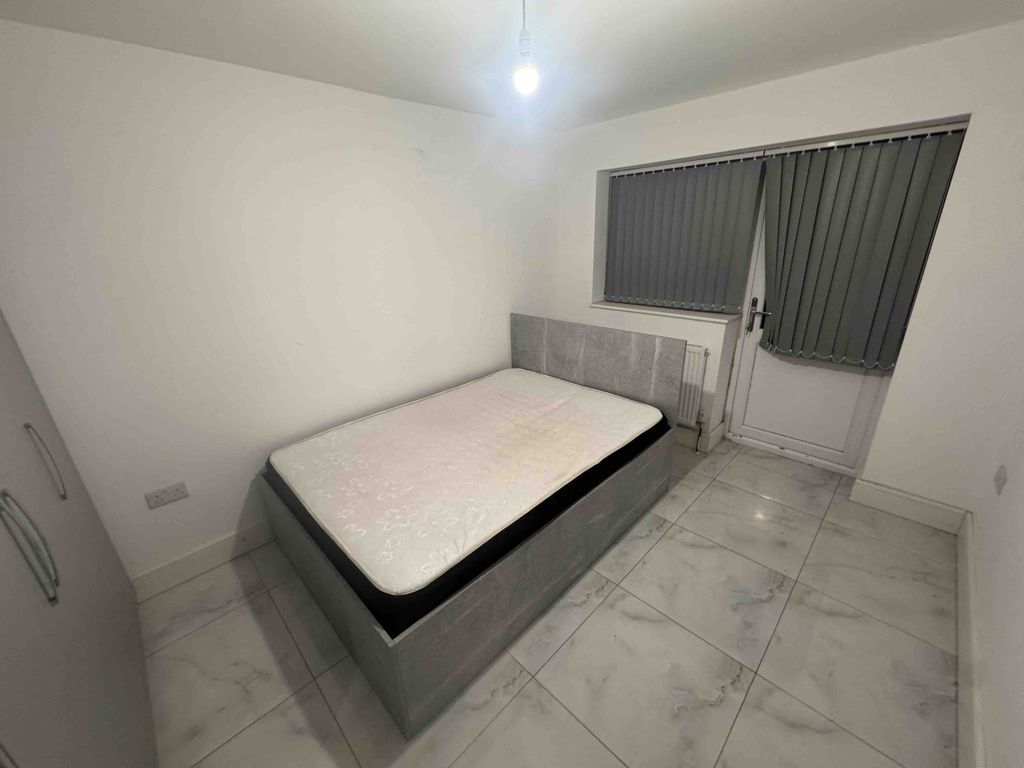 Property photo 3 of 8 Gallery