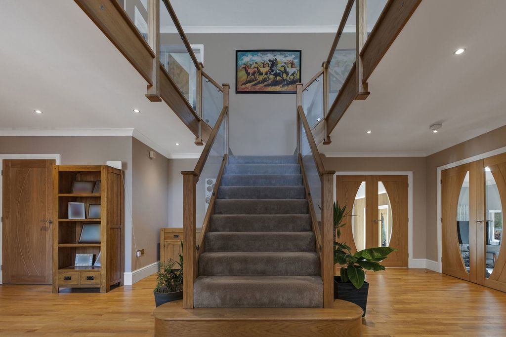 Property photo 2 of 48