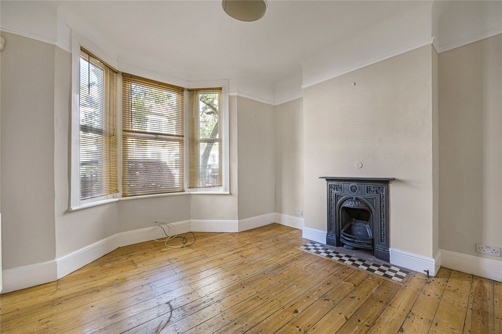 Property photo 2 of 17 Picture No. 11