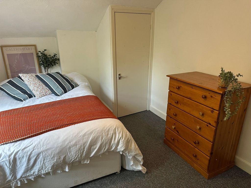 Property photo 2 of 23 Cozy And Inviting Double Bedroom Featuring A Comfo...