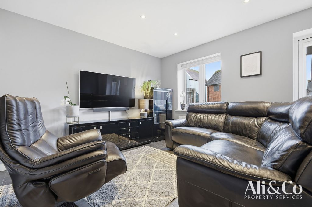 Property photo 2 of 23