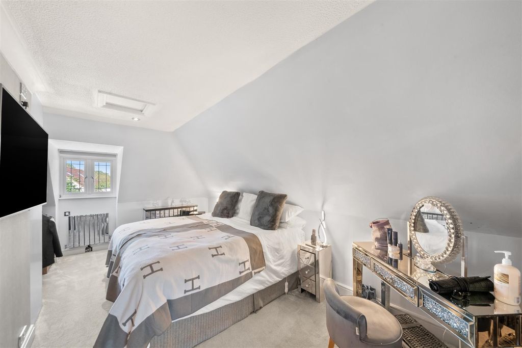Additional image 7 of 4 bed detached bungalow for salePole Hill Road, Hayes UB4