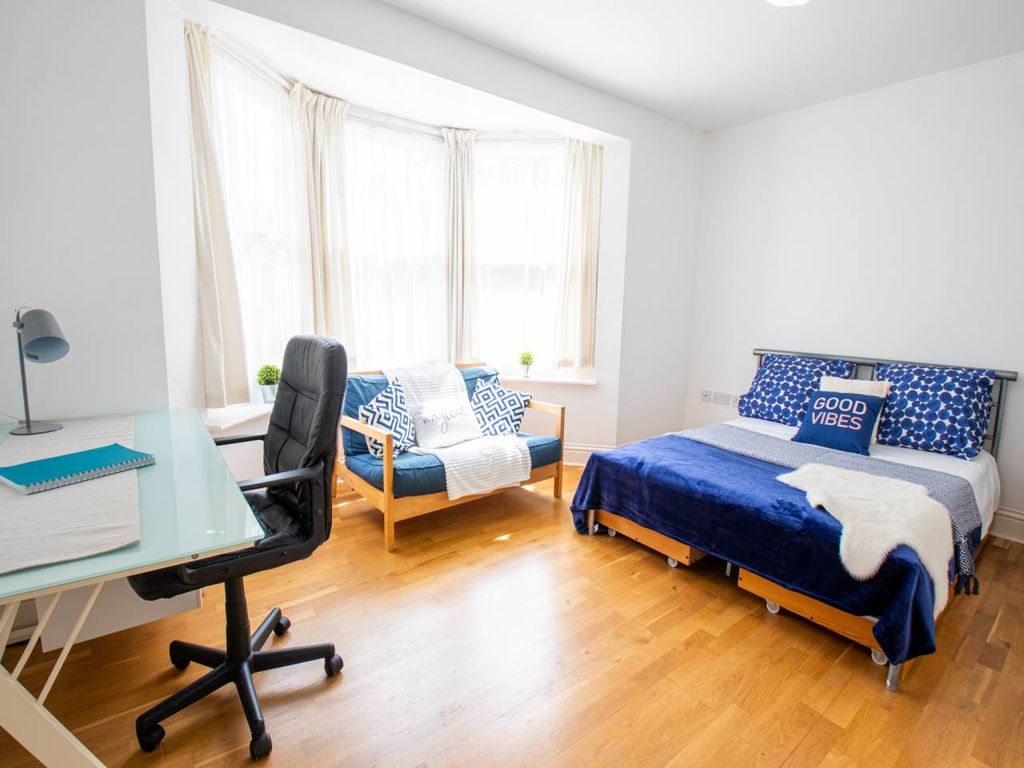 Property photo 1 of 17 Downstairs Bedroom