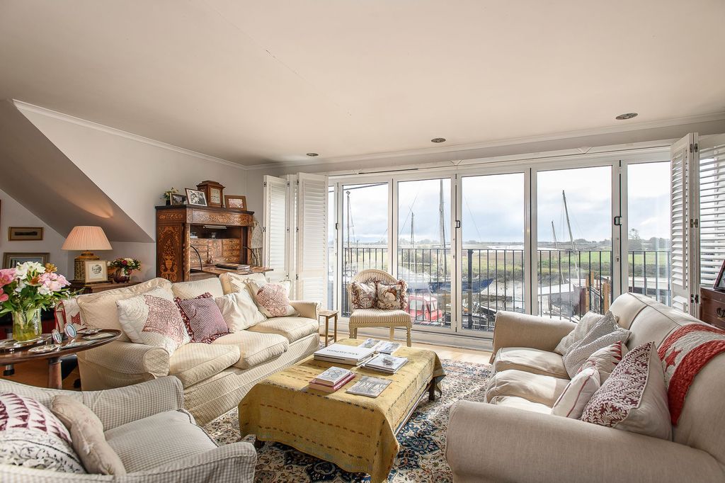 Property photo 1 of 26