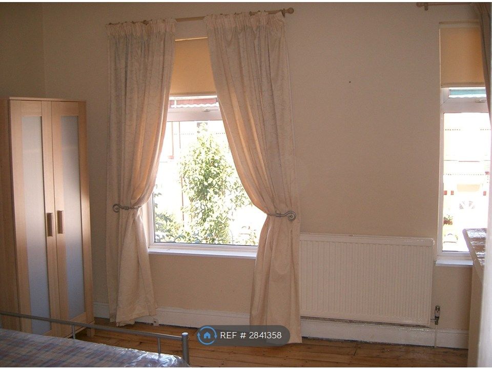 Property photo 2 of 4 Bedroom 1