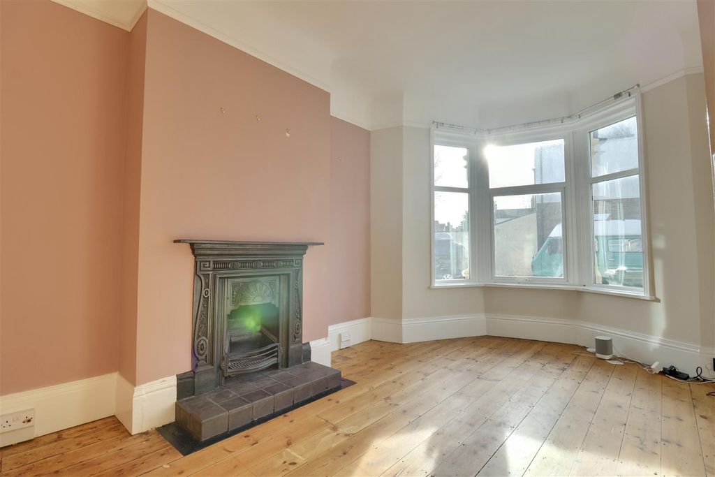 Property photo 2 of 21 1702D378-70De-40C8-Aabc-5F20938537C5_1_201_A.Jpeg