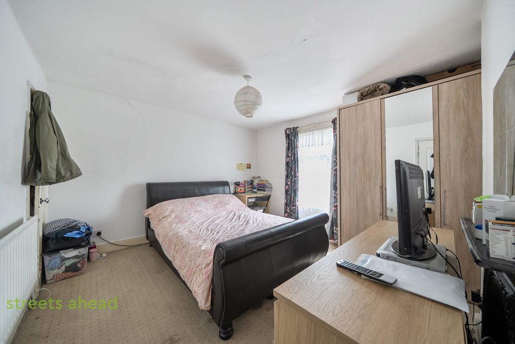 Property photo 2 of 14 6A8A0870-3B04-497...