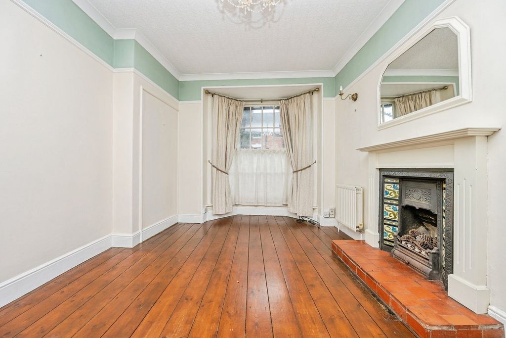 Property photo 3 of 19