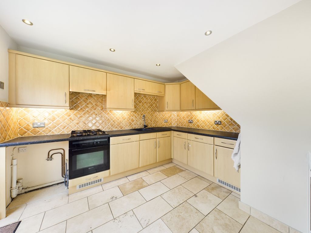 Property photo 3 of 12 Cam00585P1-Pr0230-Still05