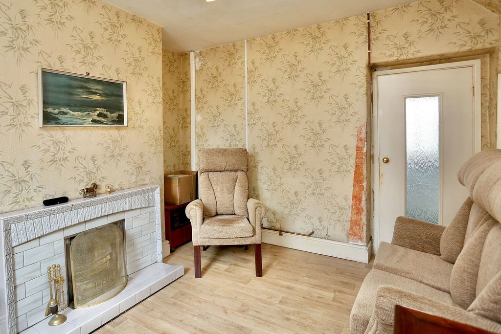 Property photo 2 of 31
