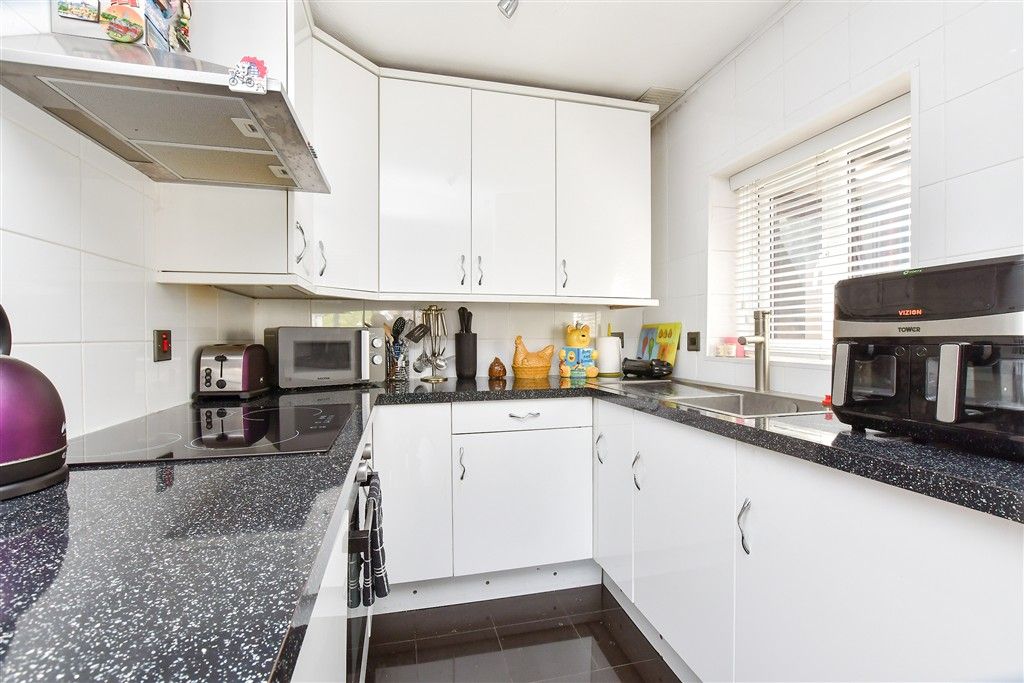 Property photo 3 of 10 Kitchen / Lounge / Diner