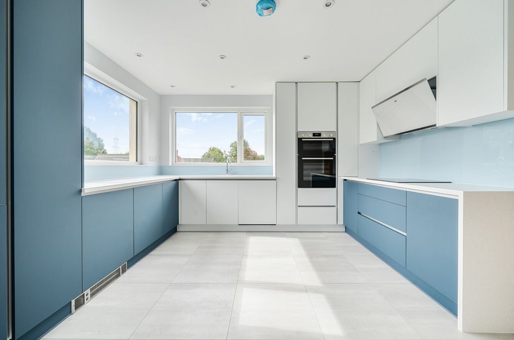 Property photo 3 of 16 1347511-13-68B578...