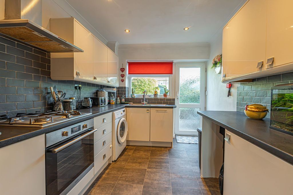 Property photo 2 of 33