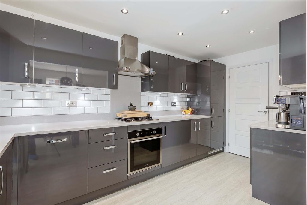 Property photo 2 of 24 Brothers Avenue_15.Jpg