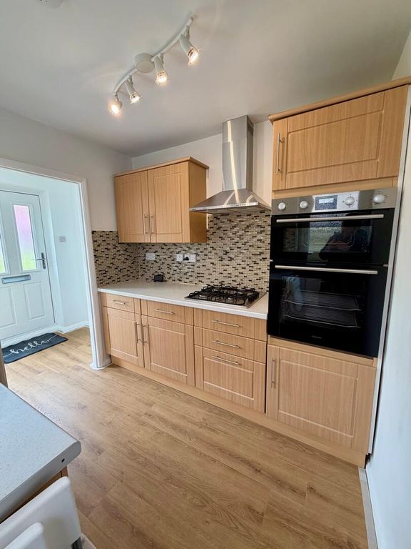 Property photo 3 of 11 Kitchen