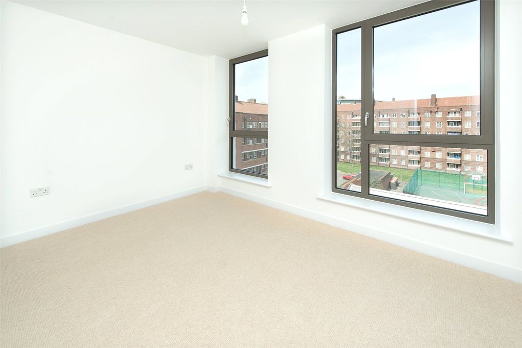 Property photo 3 of 6 Picture No. 17