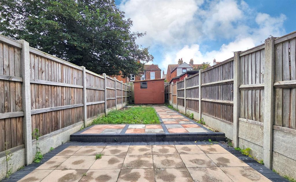 Property photo 2 of 9 Garden