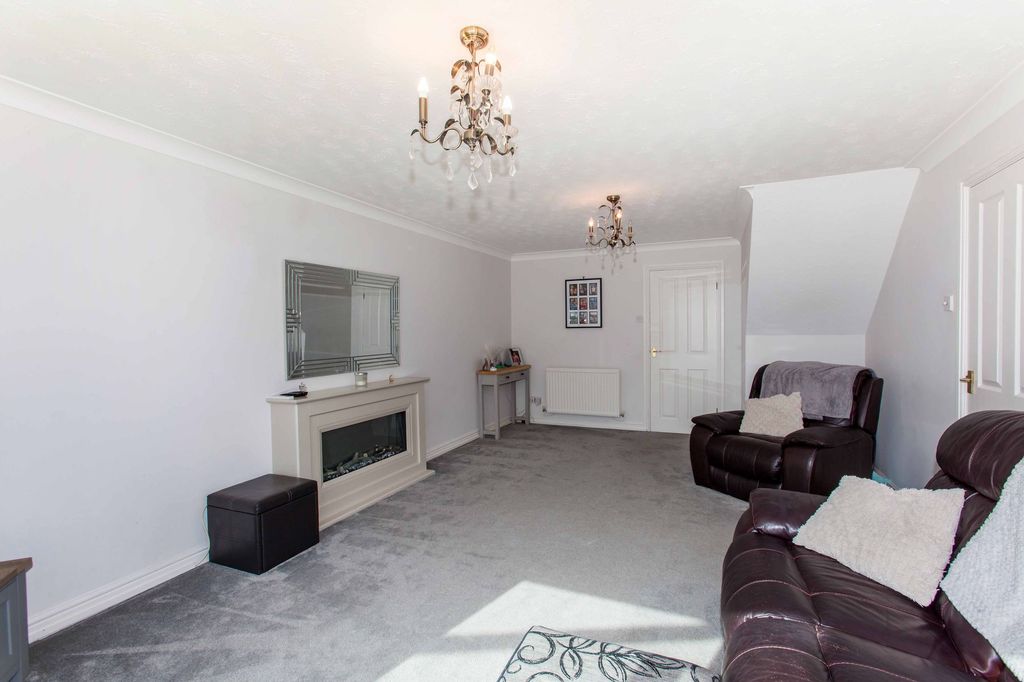 Property photo 3 of 40