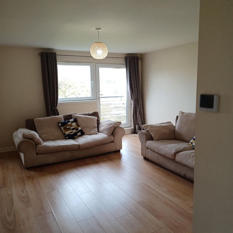 Property photo 3 of 16 Loungea