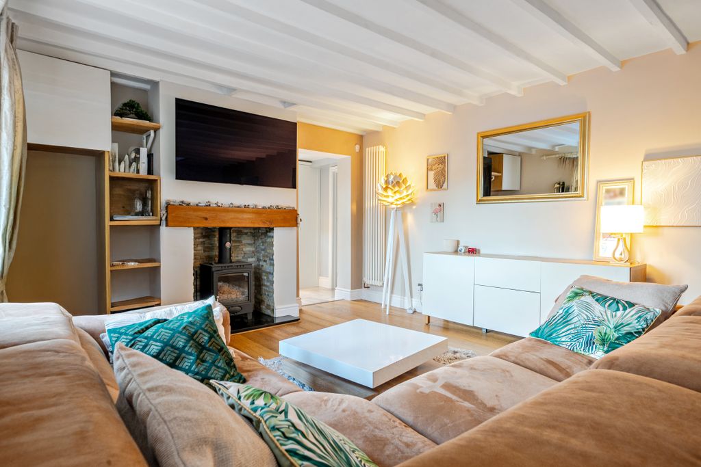 Property photo 3 of 11