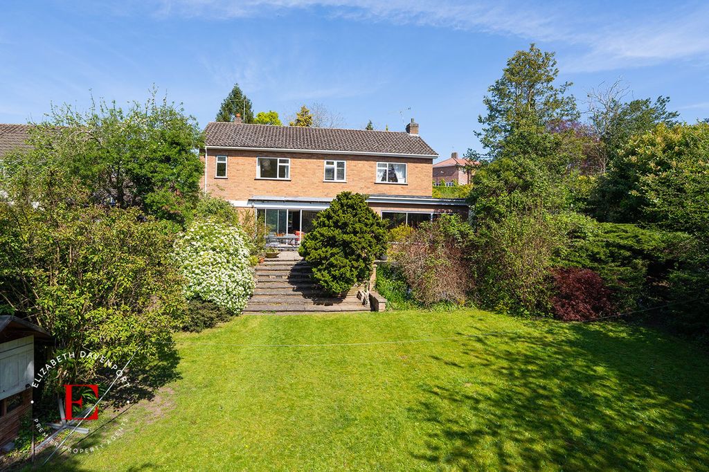 Property photo 2 of 31