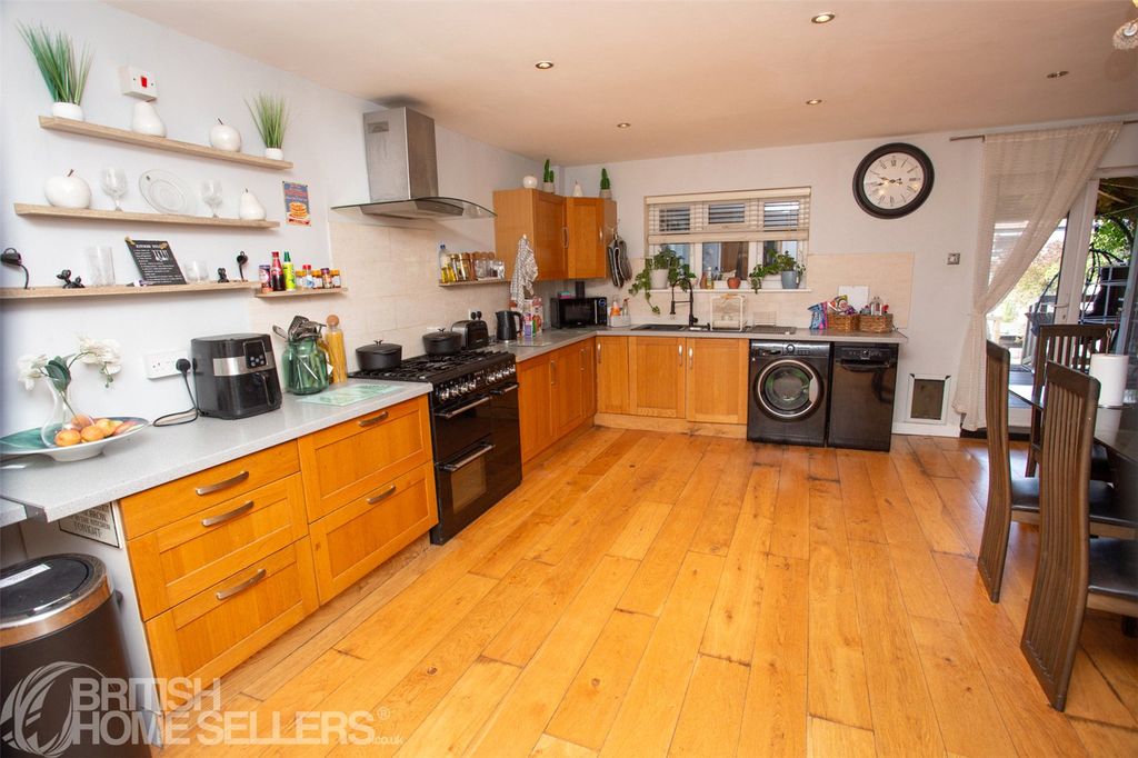 Property photo 2 of 26 Picture No. 14