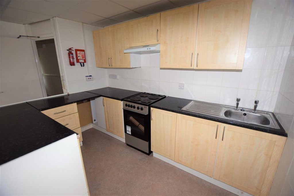 Property photo 3 of 11 Lounge Kitchen Diner